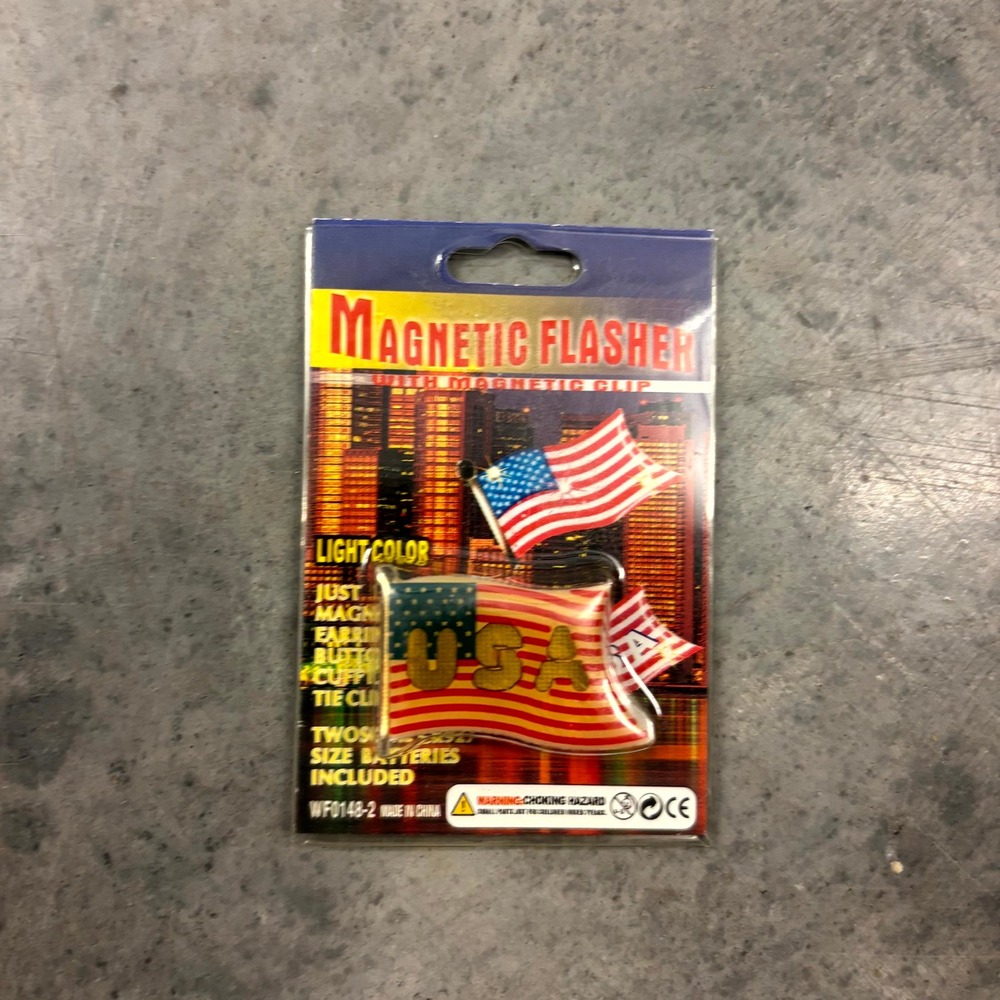 USA Flag Magnetic Flasher Pin Patriotic Light Up American Flag Accesory WF0148-2